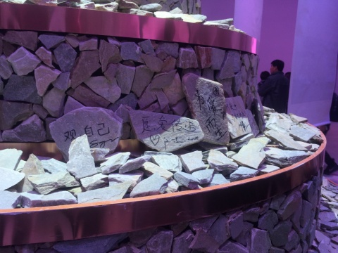 嘉宾签名的许愿石
嘉宾签名的许愿石