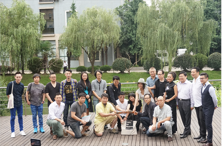 开幕展“ 新秩序”参展艺术家与嘉宾合影
开幕展“ 新秩序”参展艺术家与嘉宾合影