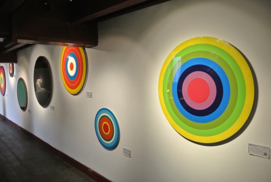 陶弘景《阿弥陀佛系列》烤漆,铝 2012
陶弘景《阿弥陀佛系列》烤漆,铝 2012