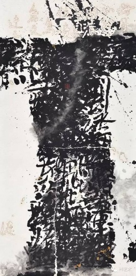 Lot2443 王天德 《中国服装》 137×68cm 综合材质 估价:8至10万港元 Lot2443 王天德 《中国服装》 137×68cm 综合材质 估价:8至10万港元