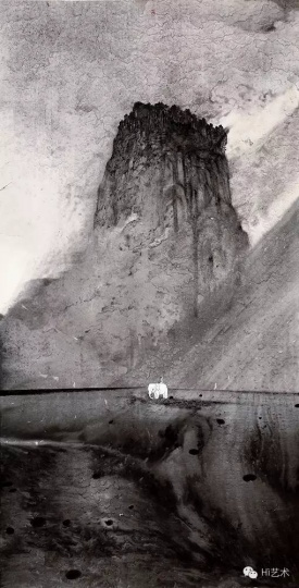 Lot2462 林于思《一样的溪山》 139×70cm 纸本设色 2015 估价:8至10万港元
Lot2462 林于思《一样的溪山》 139×70cm 纸本设色 2015 估价:8至10万港元