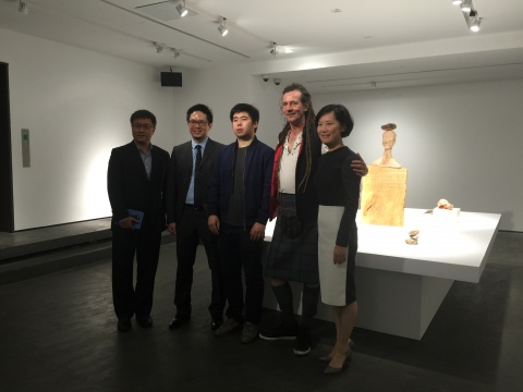 格兰菲迪市场总监Jacky、艺术家苏畅、格兰菲迪艺术家驻村计划负责人及组织者安迪·费尔格雷夫、东画廊负责人程曦行 格兰菲迪市场总监Jacky、艺术家苏畅、格兰菲迪艺术家驻村计划负责人及组织者安迪·费尔格雷夫、东画廊负责人程曦行