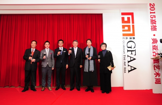 嘉宾从左至右依次为:嘉德艺术中心总经理寇勤、典亚艺博联席艺术总监许剑龙、典亚艺博联席主席黑国强、中国嘉德创始人陈东升、中国嘉德拍卖副董事长王雁南、中国嘉德拍卖董事CEO胡妍妍
嘉宾从左至右依次为:嘉德艺术中心总经理寇勤、典亚艺博联席艺术总监许剑龙、典亚艺博联席主席黑国强、中国嘉德创始人陈东升、中国嘉德拍卖副董事长王雁南、中国嘉德拍卖董事CEO胡妍妍
