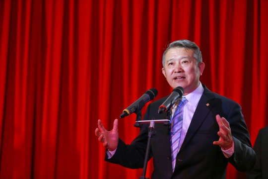 中方代表陈东升作开幕致辞
中方代表陈东升作开幕致辞