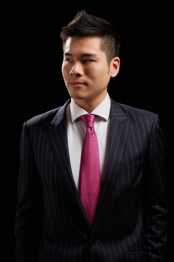 苏富比现代亚洲艺术部专家 郭东杰
苏富比现代亚洲艺术部专家 郭东杰