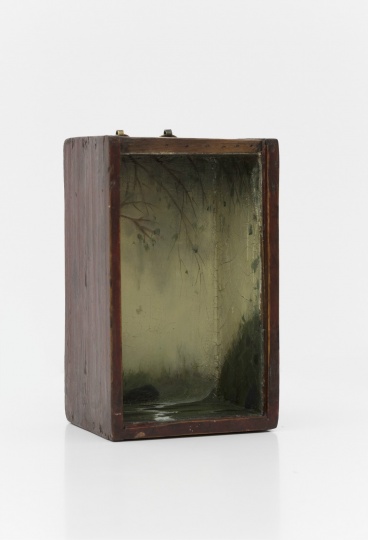 
《湖边》 11×13.5×22 cm 旧木盒，油画颜料，声音 2015
