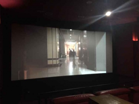 放映厅里播放着魏光庆“书垛”的创作过程
放映厅里播放着魏光庆“书垛”的创作过程