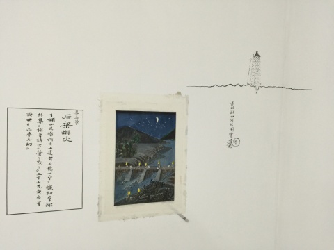 仝天庆《苦海》中的绘画被直接裱在墙上,而图注和旁边的白描小像都是现场完成在墙壁上的
仝天庆《苦海》中的绘画被直接裱在墙上,而图注和旁边的白描小像都是现场完成在墙壁上的