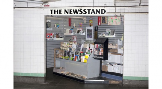 报摊(The Newsstand),混合媒介装置,2013-2014,©Lele Saveri
报摊(The Newsstand),混合媒介装置,2013-2014,©Lele Saveri