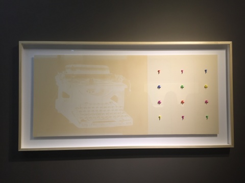 李美娟 《文字记述》 202×100×6cm 时间、光、打字、立体打印胶谐星文字粒、纸 2015
李美娟 《文字记述》 202×100×6cm 时间、光、打字、立体打印胶谐星文字粒、纸 2015