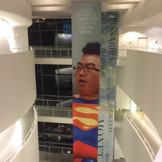 “世代转化的中国创造”海报与奥胡斯美术馆正在展出的莫奈的海报悬挂在一起

