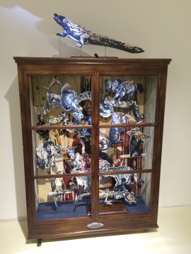 龚辰宇 《驯兽》 120×160×40cm 综合材料 2015
龚辰宇 《驯兽》 120×160×40cm 综合材料 2015