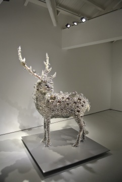 矗立于三层展厅的《PixCell-Deer》系列
