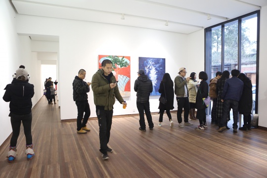 11月28日,方伟于清影合作的第三次个展“穹顶之下”现场
11月28日,方伟于清影合作的第三次个展“穹顶之下”现场