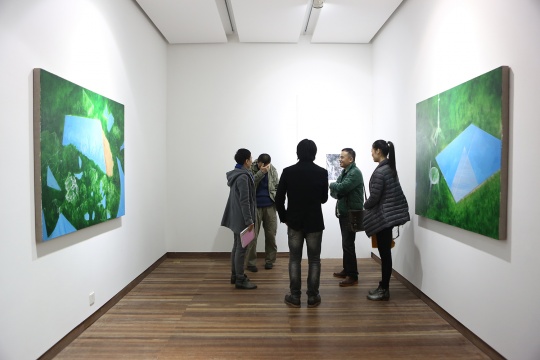 相互呼应的”穹顶之下“系列 打破常规的画面构图 错落有致的延展出更多元的视觉空间
相互呼应的”穹顶之下“系列 打破常规的画面构图 错落有致的延展出更多元的视觉空间