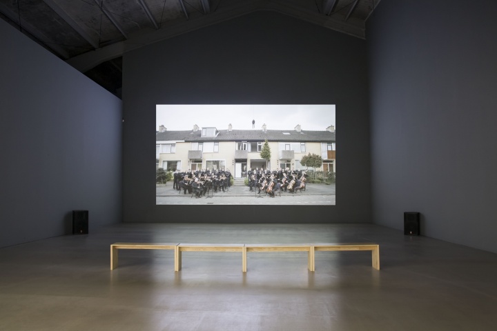 “Guido van der Werve:Nummer veeritien,home”中Guido van der Werve创作于2013年的影像作品《Nummer veeritien,ho me(54') 》
“Guido van der Werve:Nummer veeritien,home”中Guido van der Werve创作于2013年的影像作品《Nummer veeritien,ho me(54') 》