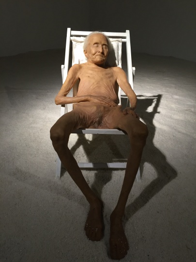 作品《永远有多远》,睡着的“老妇人”
作品《永远有多远》,睡着的“老妇人”