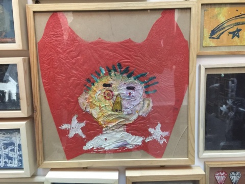 “这个曾经装过土豆的塑料袋,我当时也没什么钱,好不容易买了几个土豆后就用开水煮过后,沾着白糖把它们吃完了后,我就在装土豆的袋子上画了一幅“土豆弟弟”。 “这个曾经装过土豆的塑料袋,我当时也没什么钱,好不容易买了几个土豆后就用开水煮过后,沾着白糖把它们吃完了后,我就在装土豆的袋子上画了一幅“土豆弟弟”。