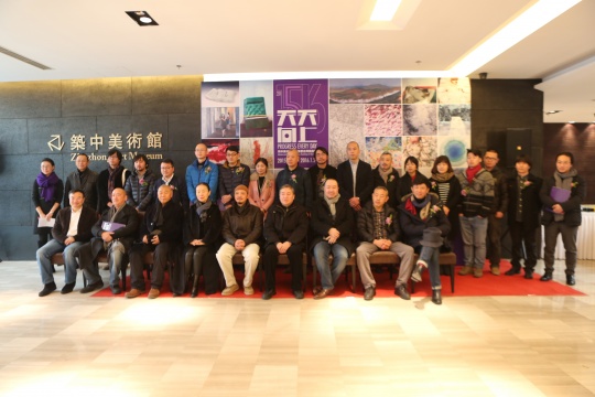 出席本次展览的嘉宾及名师推荐的青年艺术家
出席本次展览的嘉宾及名师推荐的青年艺术家