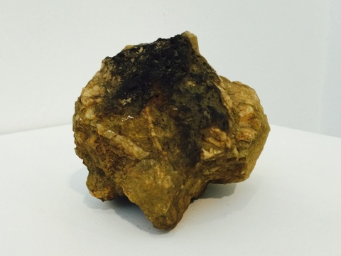 吕胜中得到的唯一的来自老家的纪念物——一块石头
吕胜中得到的唯一的来自老家的纪念物——一块石头