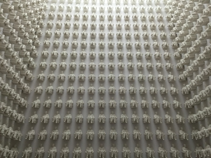 “上世纪”个展中的2015新作《座无虚席》,墙面
“上世纪”个展中的2015新作《座无虚席》,墙面
