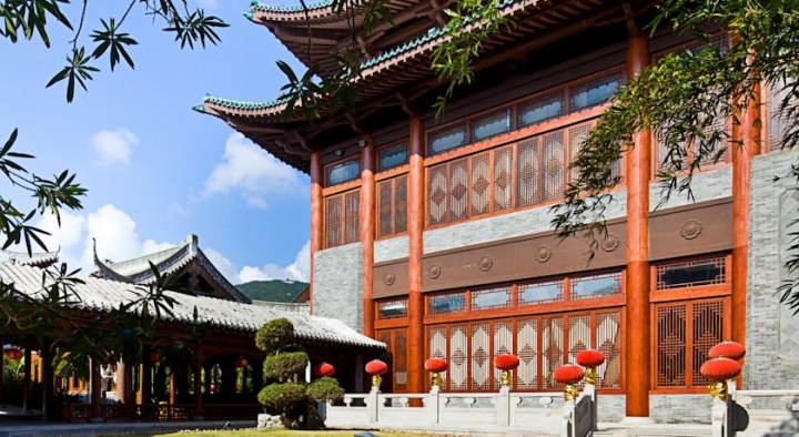 中式建筑的三亚亚龙湾华宇度假酒店，至今已十岁了
