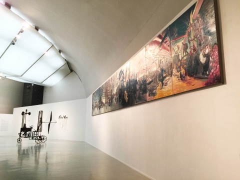 展览现场  右上为徐跋骋的早期参加“罗中立奖学金”作品