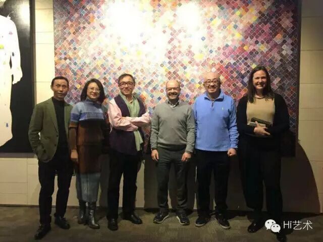 德国柏林收藏家美术馆 (me Collectors Room Berlin)的主人,也是里希特和杜玛斯全球最大的藏家Thomas Olbricht(右三),在李苏桥(左三)的陪同下到访“哈哈当代美术馆”
德国柏林收藏家美术馆 (me Collectors Room Berlin)的主人,也是里希特和杜玛斯全球最大的藏家Thomas Olbricht(右三),在李苏桥(左三)的陪同下到访“哈哈当代美术馆”
