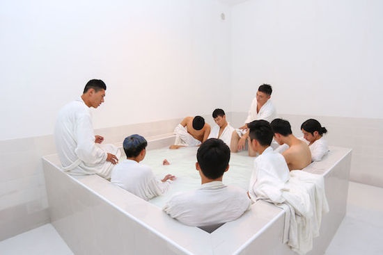 “15个房间”之一的,双飞艺术中心作品《奶之纯爱》 “15个房间”之一的,双飞艺术中心作品《奶之纯爱》