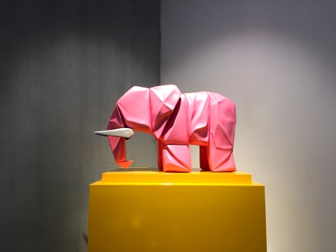 郭剑 《小象》 70x35x45cm 青铜喷漆 2014
郭剑 《小象》 70x35x45cm 青铜喷漆 2014
