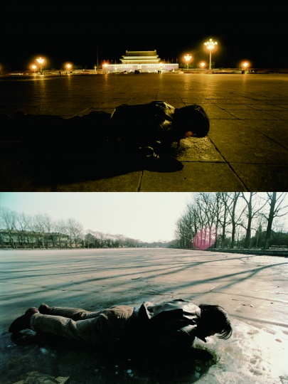 1996宋冬在北京天安门广场和后海分别实施行为作品“哈气”
1996宋冬在北京天安门广场和后海分别实施行为作品“哈气”