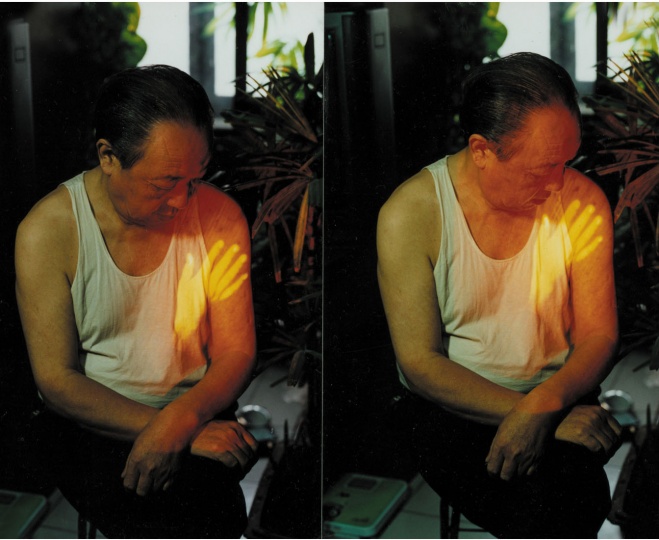 1997年,宋冬第一次通过影像“抚摸父亲”
1997年,宋冬第一次通过影像“抚摸父亲”