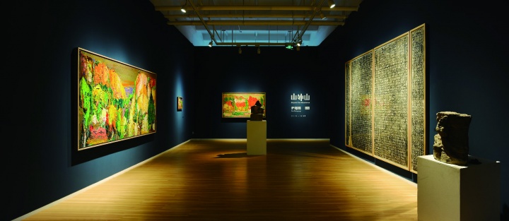 尹朝阳个展”山外山“以将艺术家作品与收藏品并置的展览方式,营造着特别的展览气氛
尹朝阳个展”山外山“以将艺术家作品与收藏品并置的展览方式,营造着特别的展览气氛