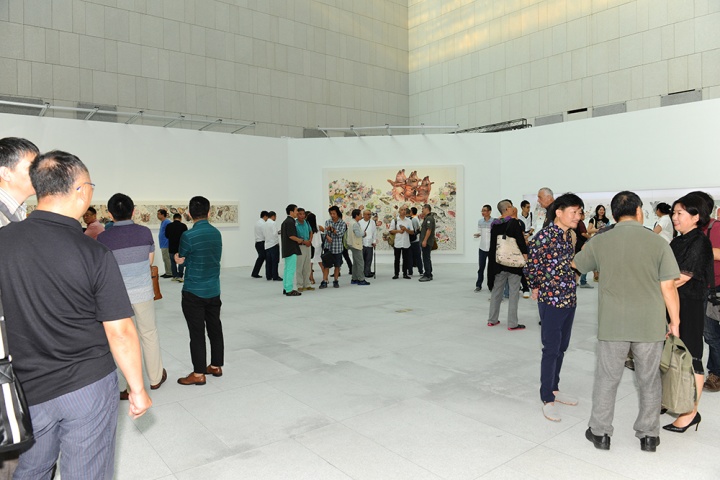 西岸艺博会同期,由玉兰堂、蜂巢在龙美术馆共同推出的李津三十年个人大型回顾展现场
西岸艺博会同期,由玉兰堂、蜂巢在龙美术馆共同推出的李津三十年个人大型回顾展现场