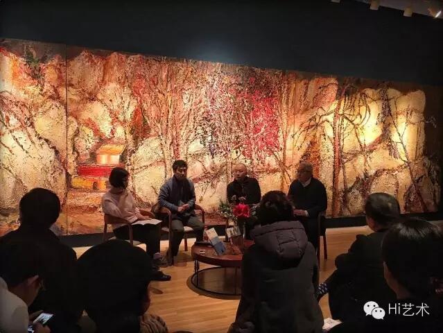Hi艺术中心举办的“传统的激活，中国当代艺术的另一种可能”论坛现场。左起：《Hi艺术》执行主编罗颖、艺术家及作家许宏泉、艺术家尹朝阳及徐累
