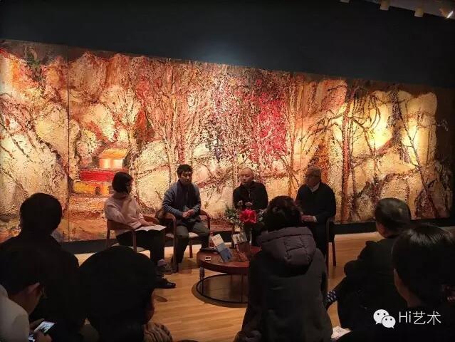 Hi艺术中心举办的“传统的激活,中国当代艺术的另一种可能”论坛现场。左起:《Hi艺术》执行主编罗颖、艺术家及作家许宏泉、艺术家尹朝阳及徐累
Hi艺术中心举办的“传统的激活,中国当代艺术的另一种可能”论坛现场。左起:《Hi艺术》执行主编罗颖、艺术家及作家许宏泉、艺术家尹朝阳及徐累