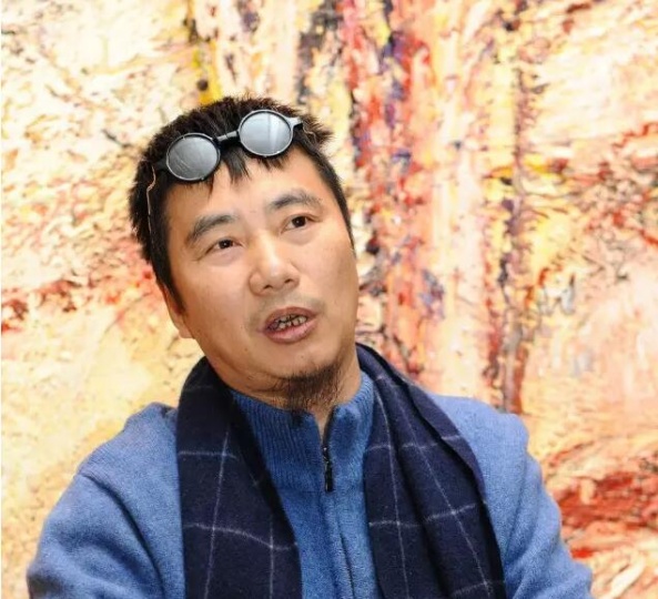 许宏泉于论坛现场对当代艺术展开讨论
