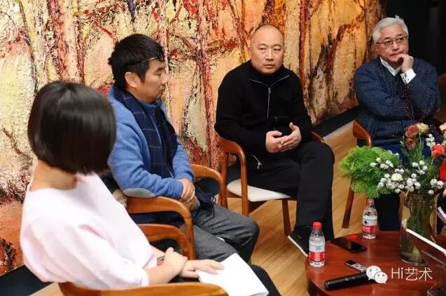 三位艺术家于Hi艺术中心现场展开讨论
三位艺术家于Hi艺术中心现场展开讨论