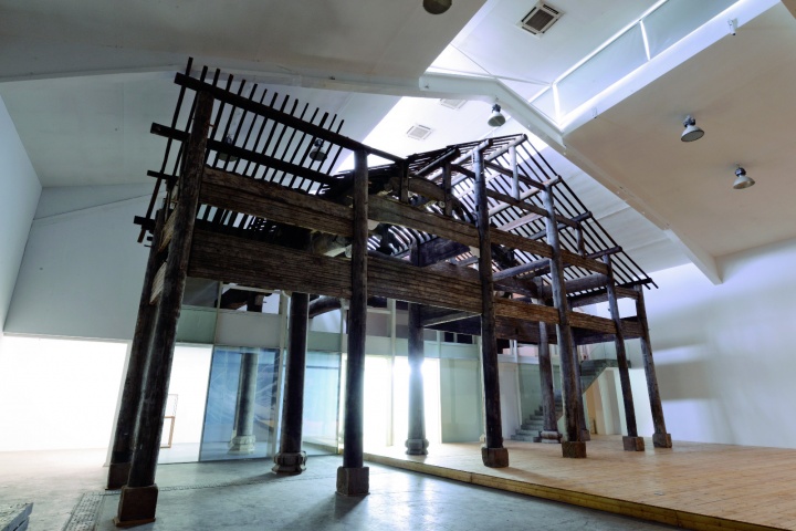 唐人艺术中心在作品展示上为求效果从不含糊
唐人艺术中心在作品展示上为求效果从不含糊