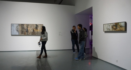 艺术家屠宏涛2016年最新作品,作品中线性笔触的大量增加,体现了一种与中国传统绘画中线条与笔法的对话。
艺术家屠宏涛2016年最新作品,作品中线性笔触的大量增加,体现了一种与中国传统绘画中线条与笔法的对话。