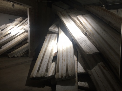 雎安奇的装置作品《革命》,这一作品,找到了整个展览和在3画廊教堂空间,这座高挑的工业废墟之间的隐喻。
雎安奇的装置作品《革命》,这一作品,找到了整个展览和在3画廊教堂空间,这座高挑的工业废墟之间的隐喻。