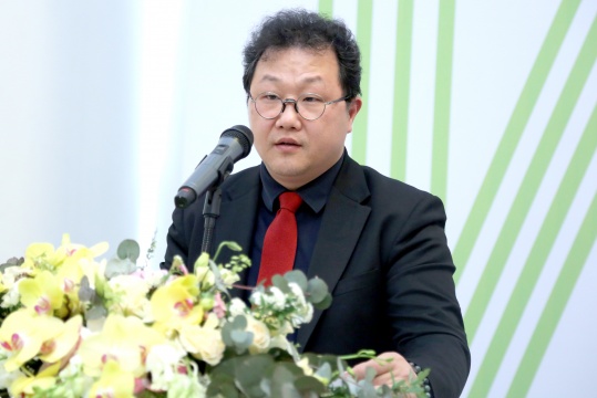 韩国东亚大学石堂美术馆馆长 金贤镐 韩国东亚大学石堂美术馆馆长 金贤镐