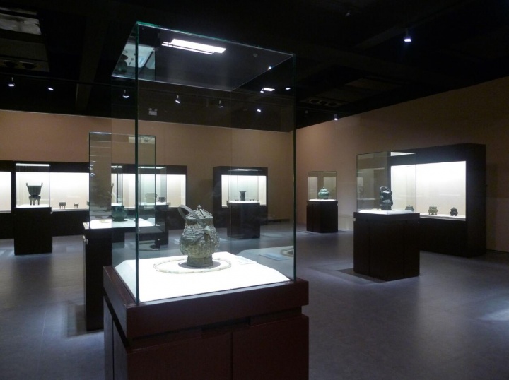 湖南省博物馆“三湘四水集萃:湖南出土商西周青铜器”展在谭国斌当代艺术博物馆展出
湖南省博物馆“三湘四水集萃:湖南出土商西周青铜器”展在谭国斌当代艺术博物馆展出