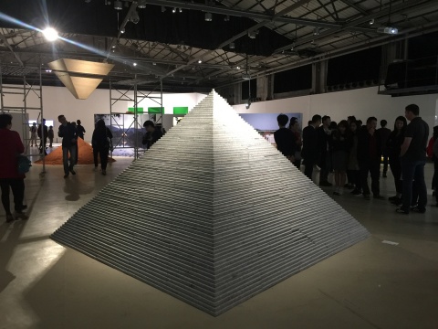 李景湖 《广场》 300×300×200cm 装置 2015
李景湖 《广场》 300×300×200cm 装置 2015
