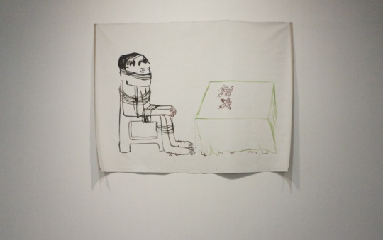 《正义(椅子 人 桌子)》 布面丙烯 172×228cm 2015
《正义(椅子 人 桌子)》 布面丙烯 172×228cm 2015