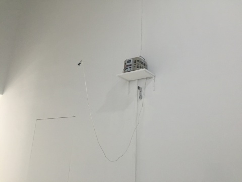 墙上的电热丝和b变压器
墙上的电热丝和b变压器