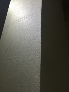 作品细节,泡沫上被切割过的痕迹
作品细节,泡沫上被切割过的痕迹