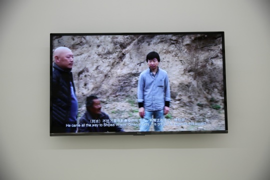 展览现场 “一起飞—石节子村艺术实践计划”项目 影像作品
