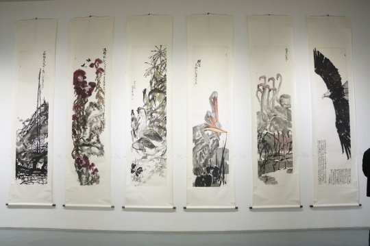 许敦平作品 《一树独先天下先》、《秋光》、《白露秋水》、《丽泽》、《中渚》、《逍遥云汉》248×62cm(单幅) 纸本设色 2015 许敦平作品 《一树独先天下先》、《秋光》、《白露秋水》、《丽泽》、《中渚》、《逍遥云汉》248×62cm(单幅) 纸本设色 2015