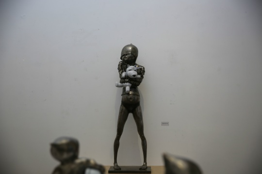 张建龙《我的青春无处安放》 35×22.5×109cm 铜化学着色 2014年
张建龙《我的青春无处安放》 35×22.5×109cm 铜化学着色 2014年